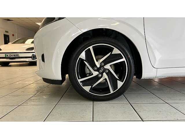 Hyundai i10 i10 5Dr HAT 1.2 MPi 79ps Premium NAV AU