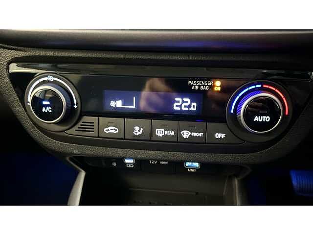 Hyundai i10 i10 5Dr HAT 1.2 MPi 79ps Premium NAV AU