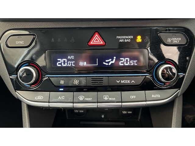 Hyundai IONIQ 1.6 GDi Hybrid Premium 5dr DCT